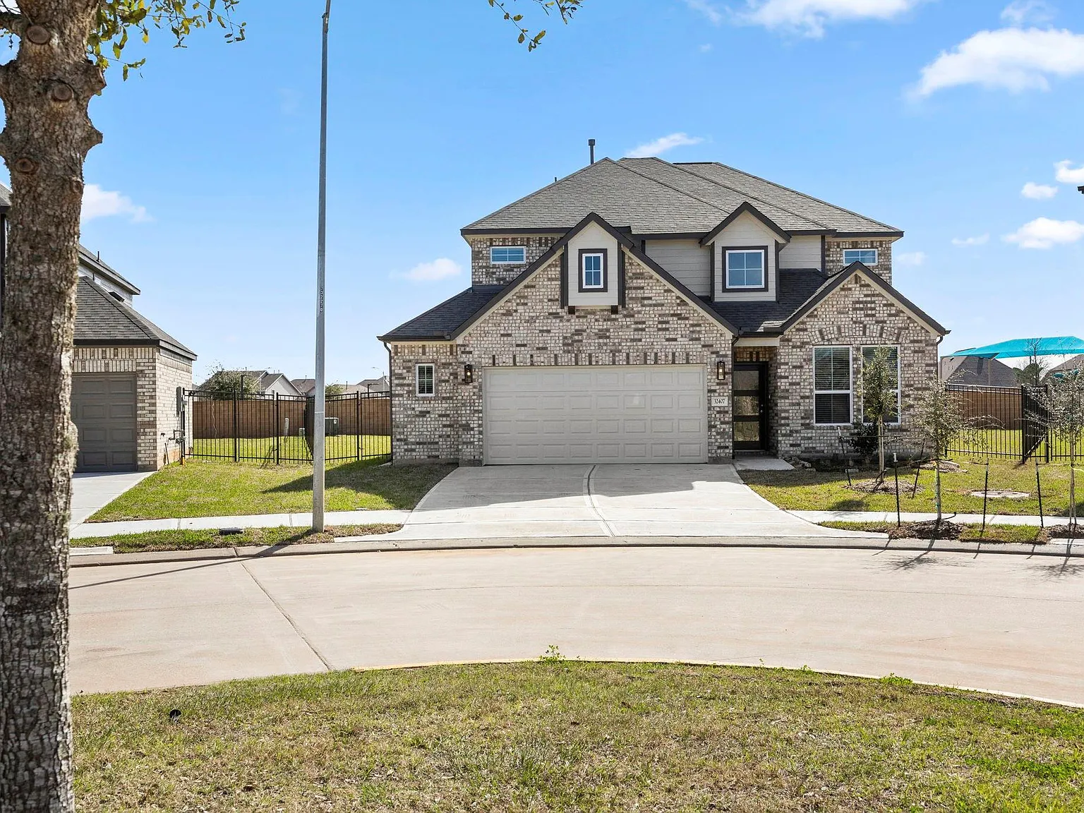 4 bed, 3.5 bath, 2885 sqft, $2,900 — Photo 3