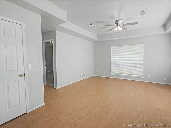 4th image of 2206 Sycamore Rd