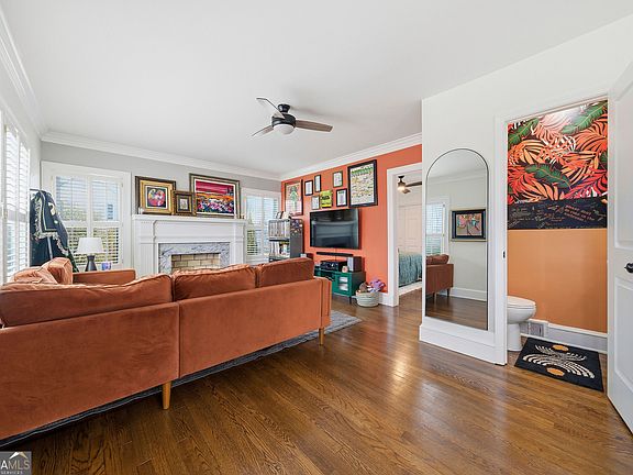 5th image of 233 Lagrange St