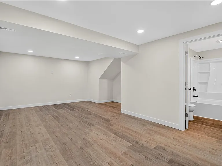 208 Coral Dr — Photo 32