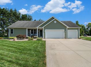30520 Pine Bluff Dr, Elkhart, IN 46517