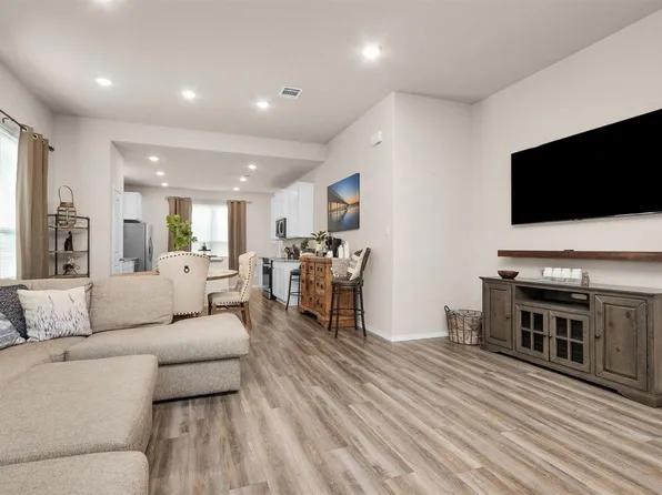 710 Crystal River Rd, Montgomery, TX 77316