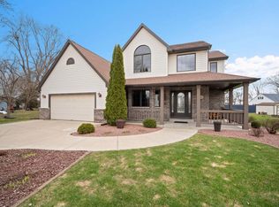 17311 W Todd Ct, New Berlin, WI 53146