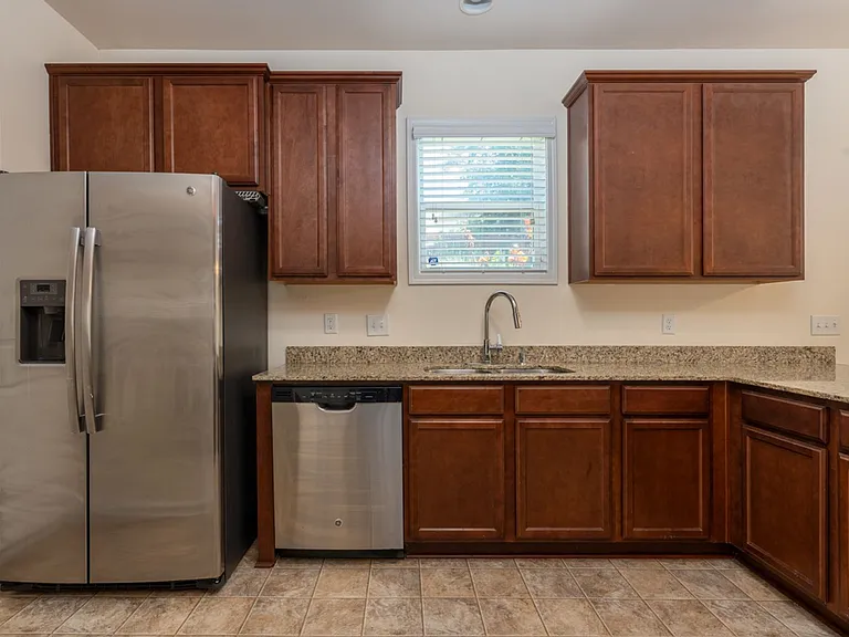 330 Gracemount Ln — Photo 10