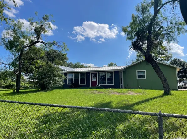 2126 CHURCH RD, Seguin, TX 78155