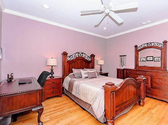 5th image of 929 N Damen Ave #1