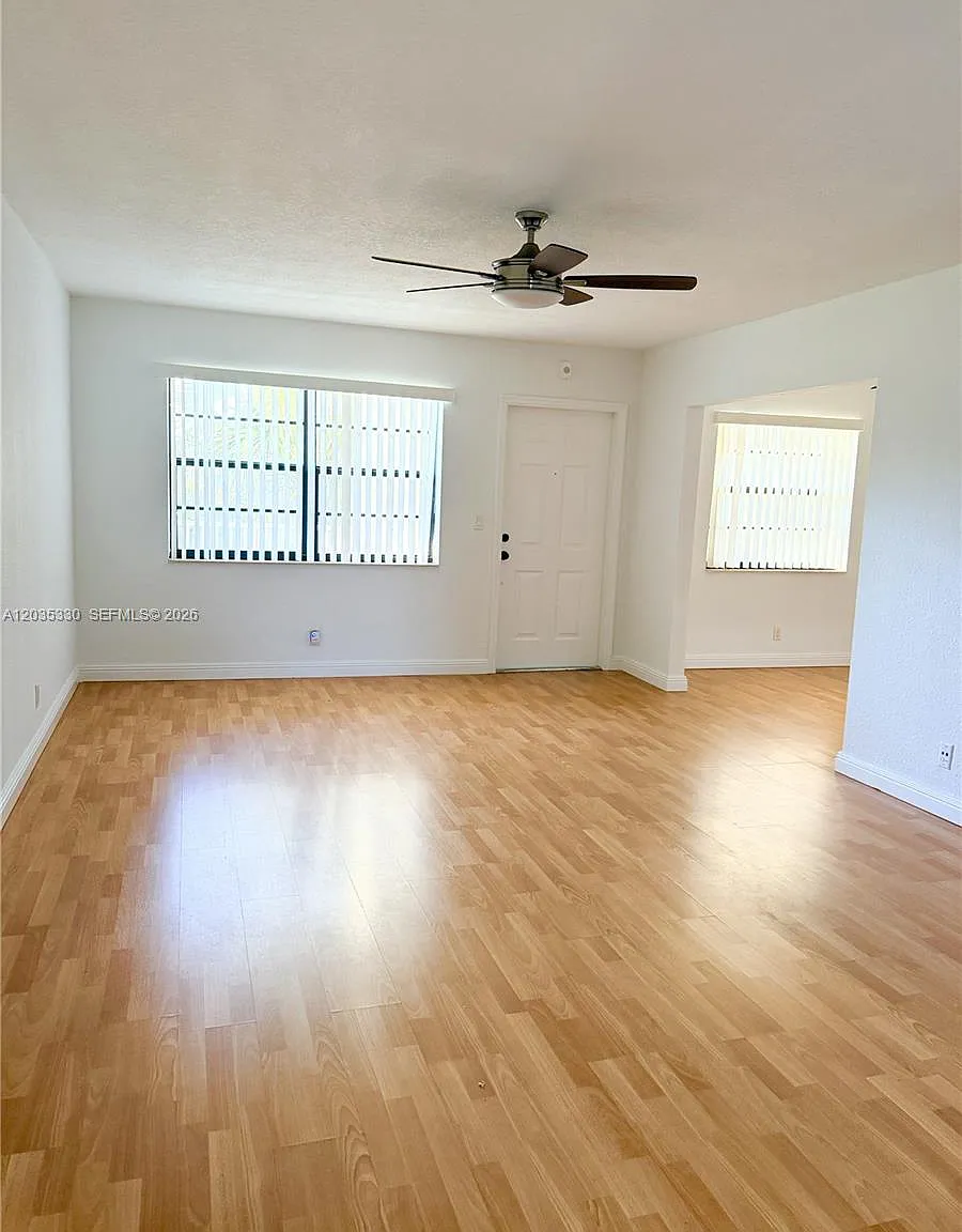 Palm Village Club Condo — Photo 2