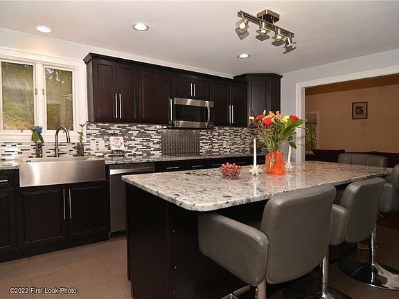 5th image of 35 Oak Dell Cir