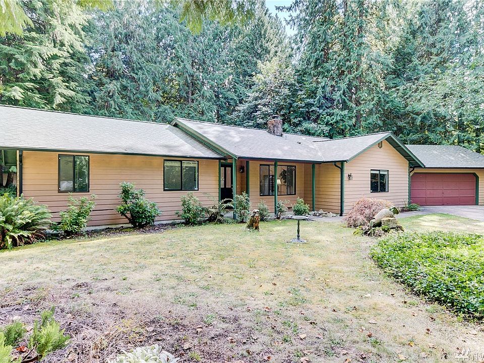 3 bed, 3 bath rambler on ~1.4 acre flat private lot with lots of shop/storage/play options