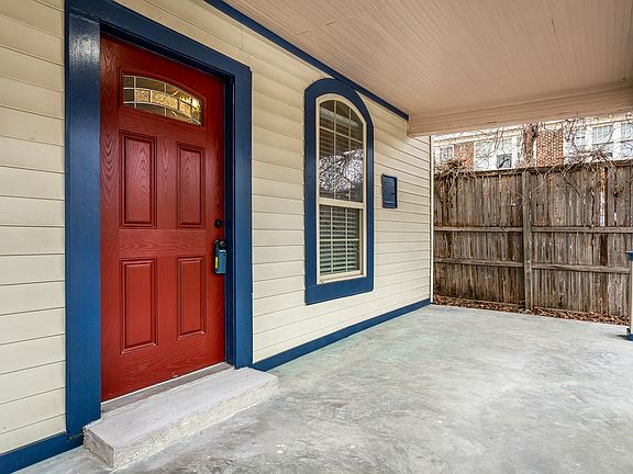 4th image of 111 1/2 S Henderson Ave
