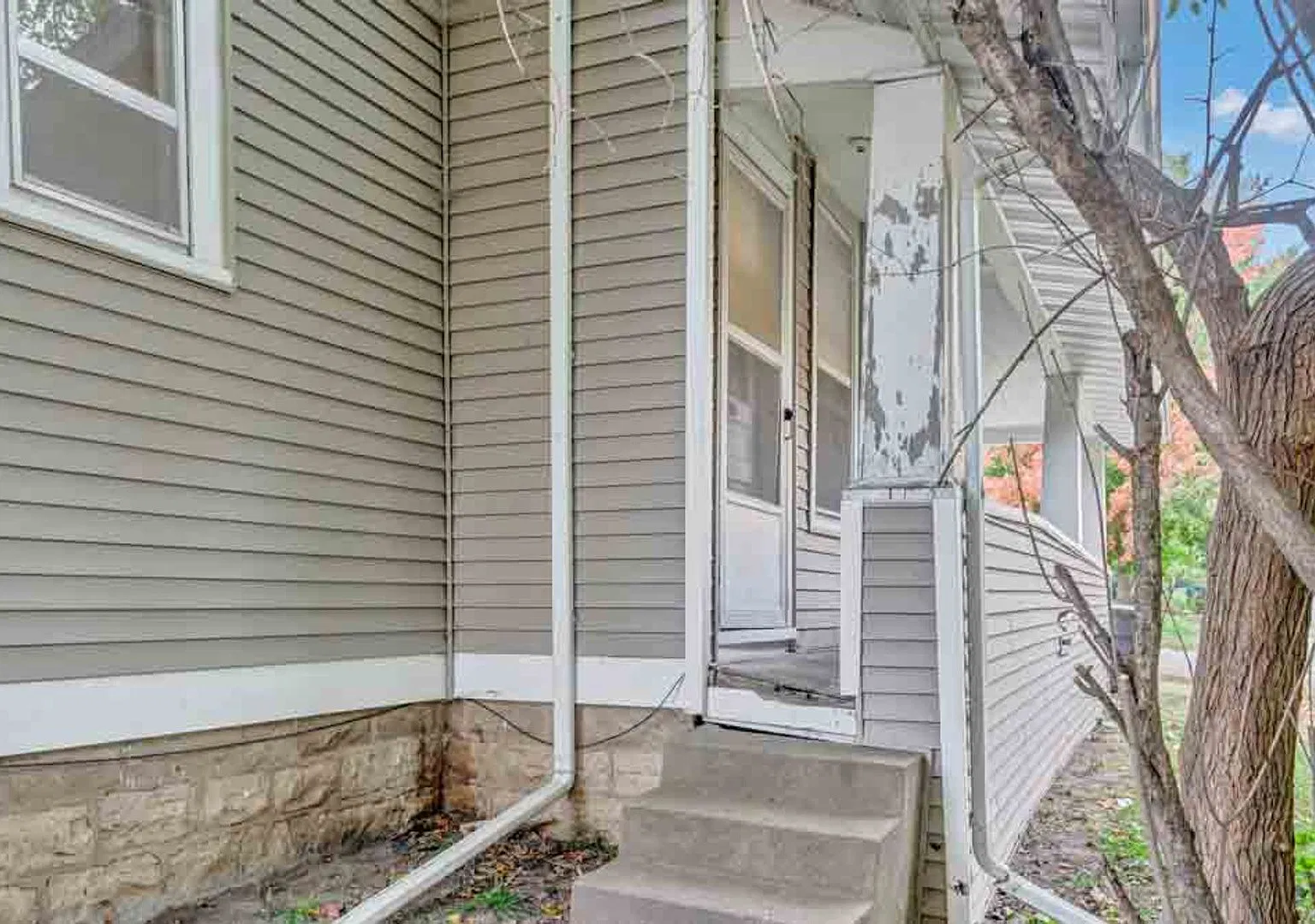 1120 1/2 Washington St — Photo 3