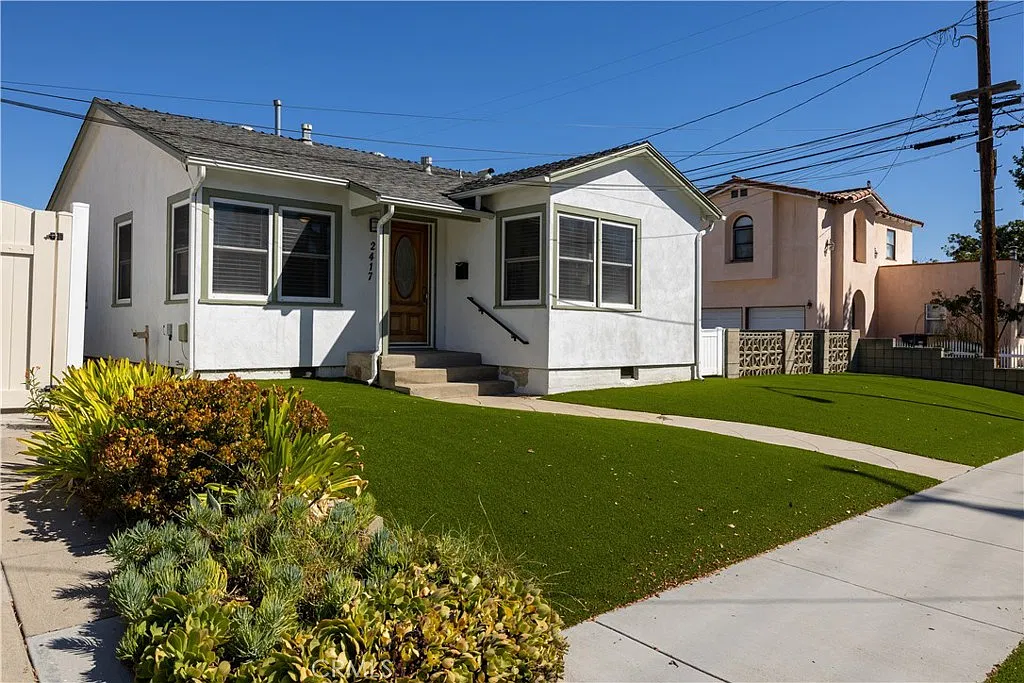 2 bed, 824 sqft, $3,700 — Photo 1