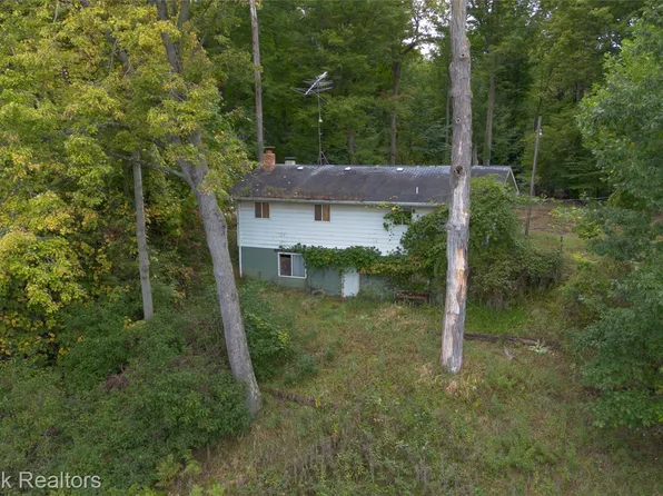 1670 Winslow Rd, Attica, MI 48412