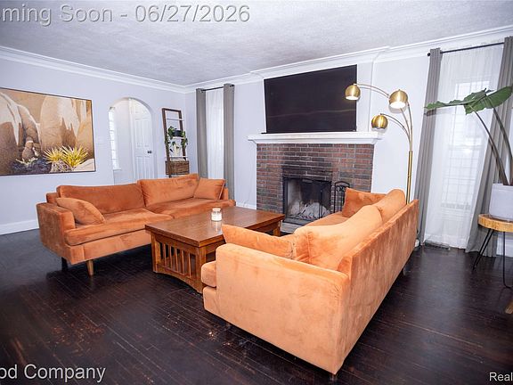 3rd image of 16241 Inverness St