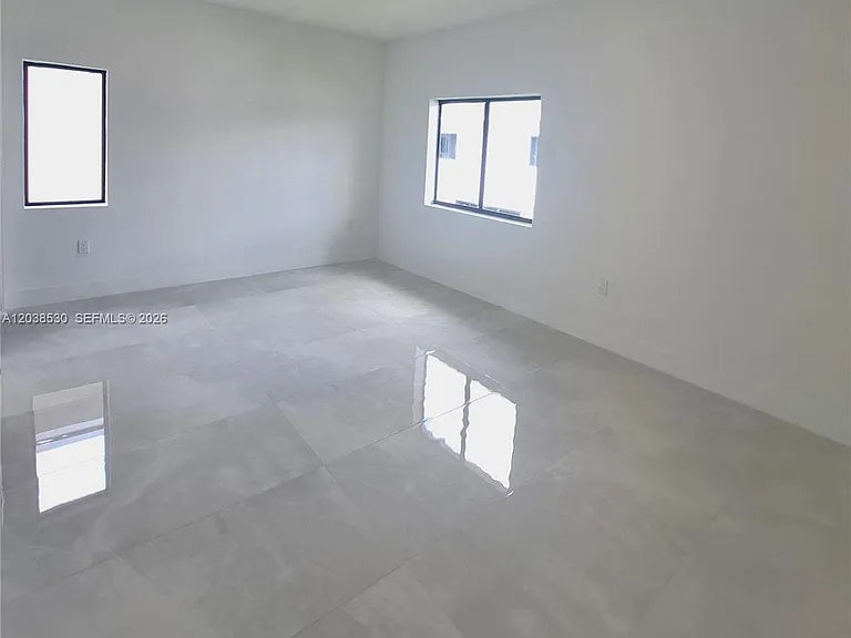 1373 NW 1st St — Photo 11