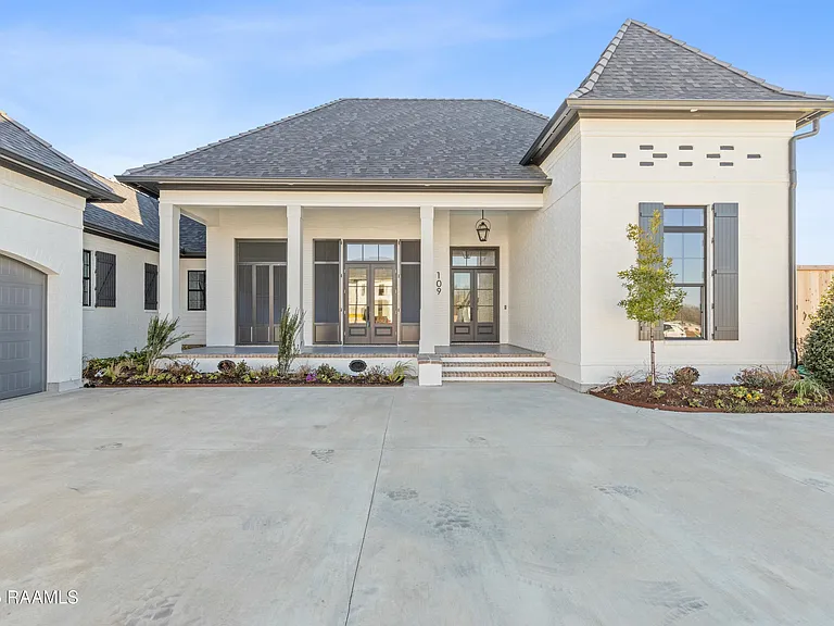 109 Trailing Oaks Dr — Photo 3