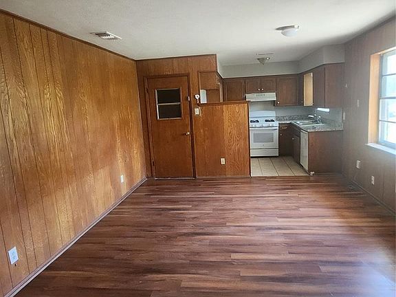 2nd image of 2216 Bayberry Dr