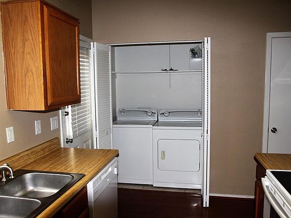 5th image of 218 Samuel Blvd APT 5E