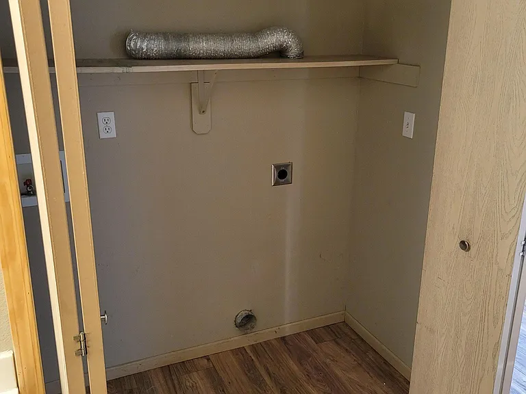 1279 NW Phelps Dr — Photo 5