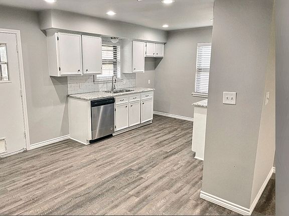 5th image of 1006 S Idlewild Dr