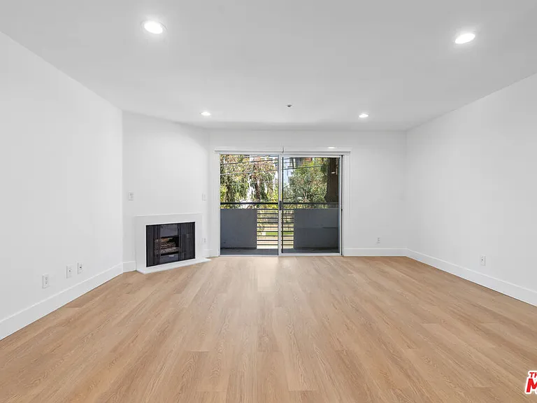 16100 W Sunset Blvd #201 — Photo 7