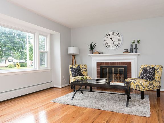 4th image of 25 Mountain View Dr