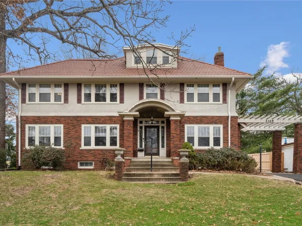 2325 Grande Ave SE, Cedar Rapids, IA 52403