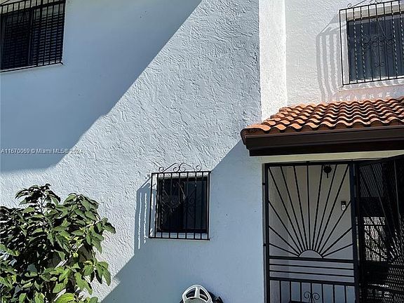 4th image of 1491 SW 124th Ct #8-C
