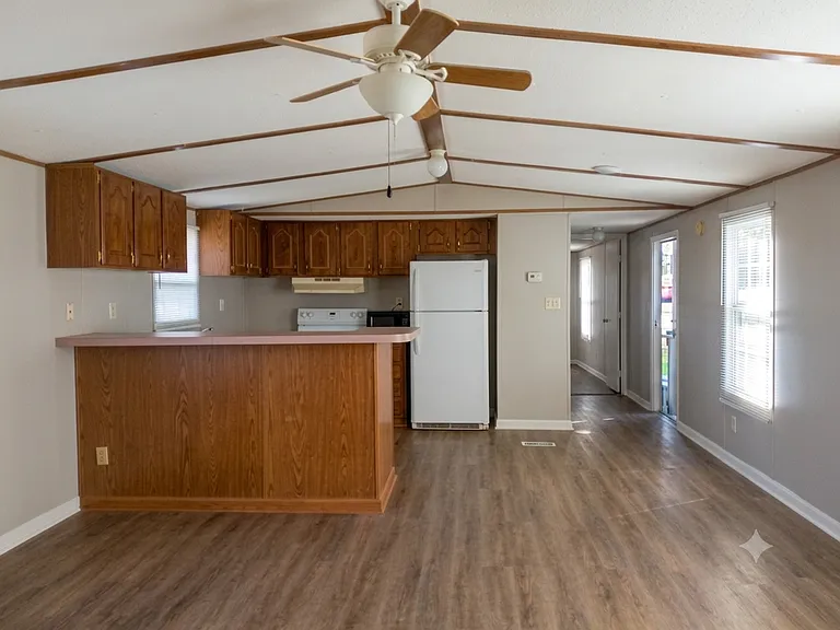 Find Your Next Pet-Friendly Home in Johnson City New & Budget-Friendly Options — Photo 8