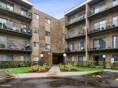 725 W Huntington Commons Rd APT 416, Mount Prospect, IL, 60056