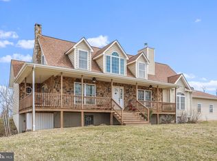 894 Bluffs Bluebird Trl, Springfield, WV 26763