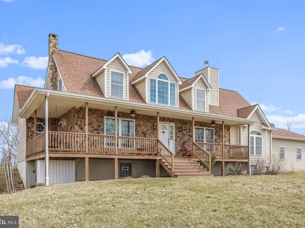 894 Bluffs Bluebird Trl, Springfield, WV 26763