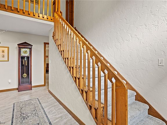 2nd image of 23 Glen Oaks Ln