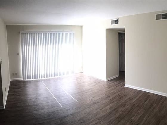 4th image of 2901 W Victory Blvd APT A