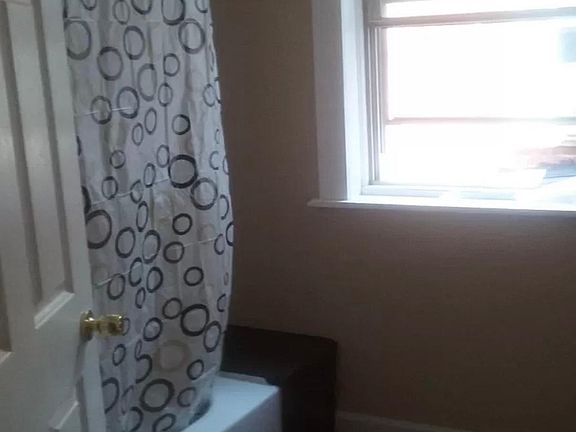 2nd image of 5411 Larchwood Ave