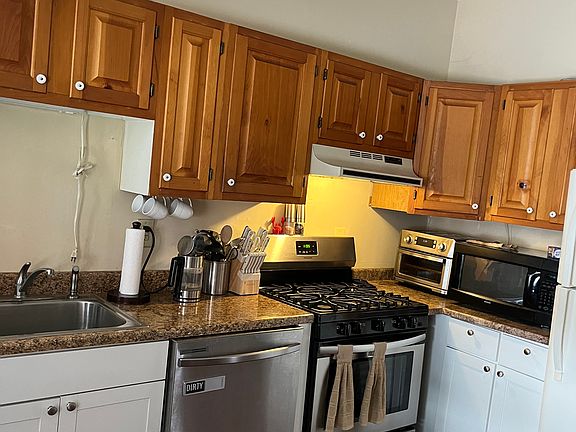 Kitchen, gas stove, dishwasher