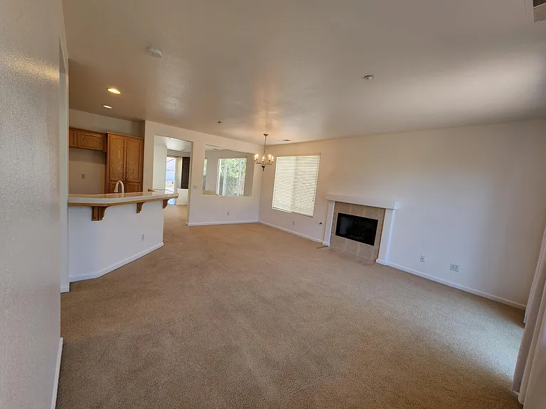 2357 Saint Augustine Dr — Photo 9