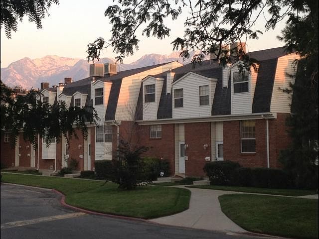 1st image of 688 E Illiamsburg Cir