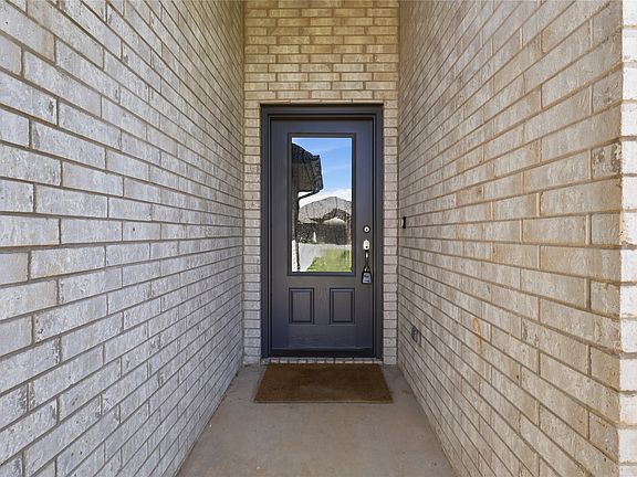3rd image of 451 Silverton Dr