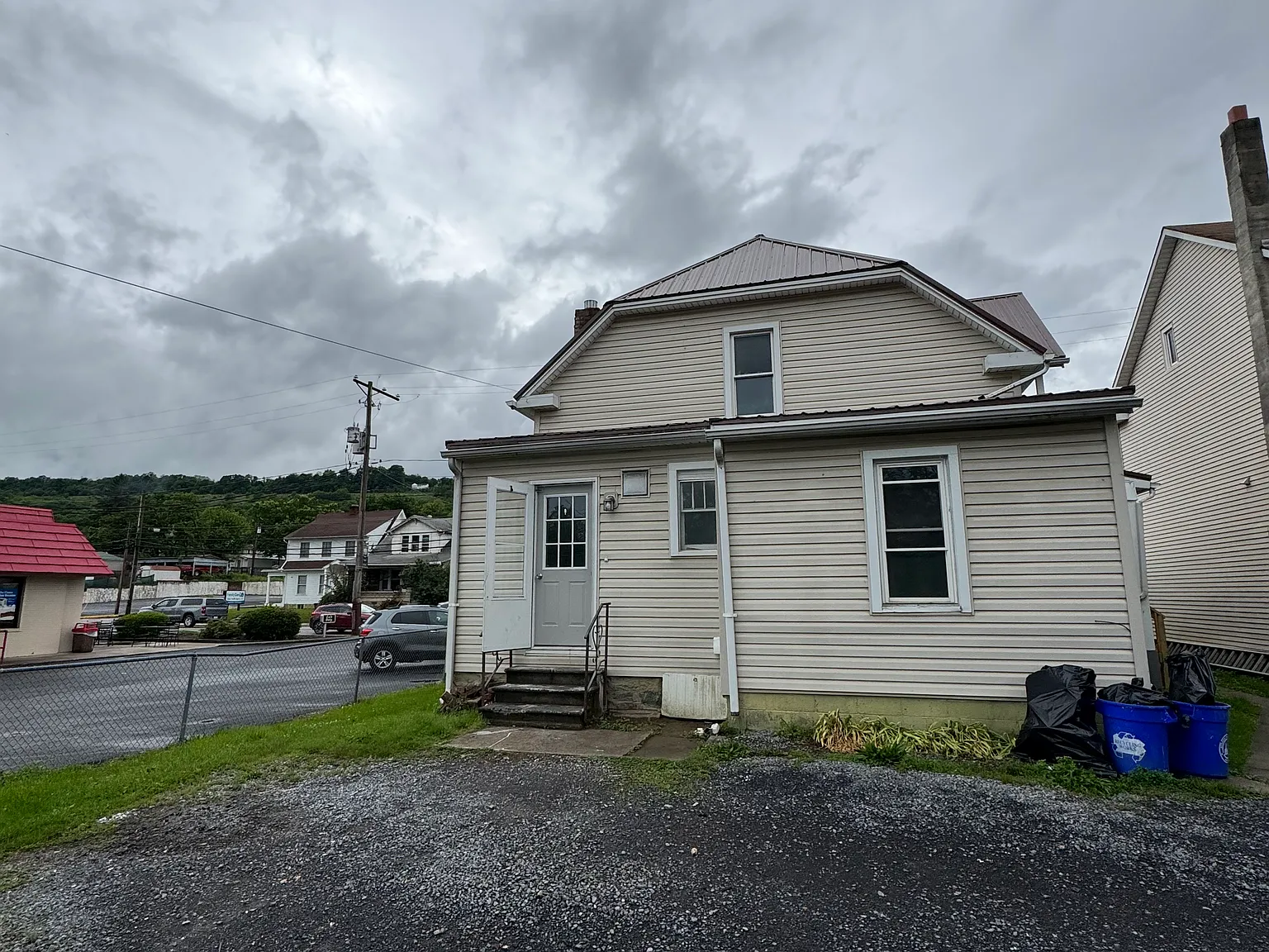 2 bed, 1100 sqft, $1,200 — Photo 2