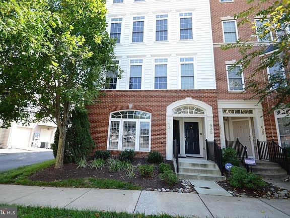2nd image of 635 Pelican Ave