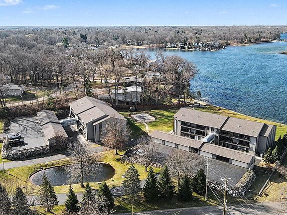 3rd image of 3 Hiawatha Cove Trl APT 2