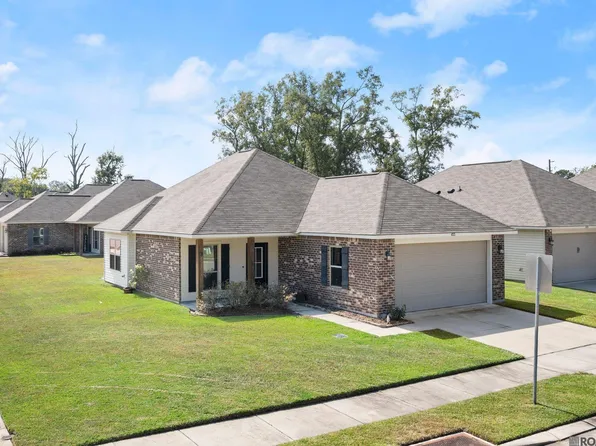655 Pine Hollow Dr, Gonzales, LA 70737