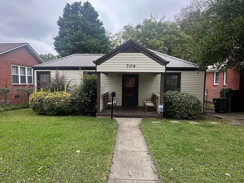 2nd image of 704 9th Ct W