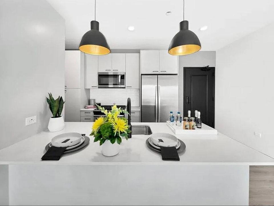 1st image of 2140 N Elston Ave #300