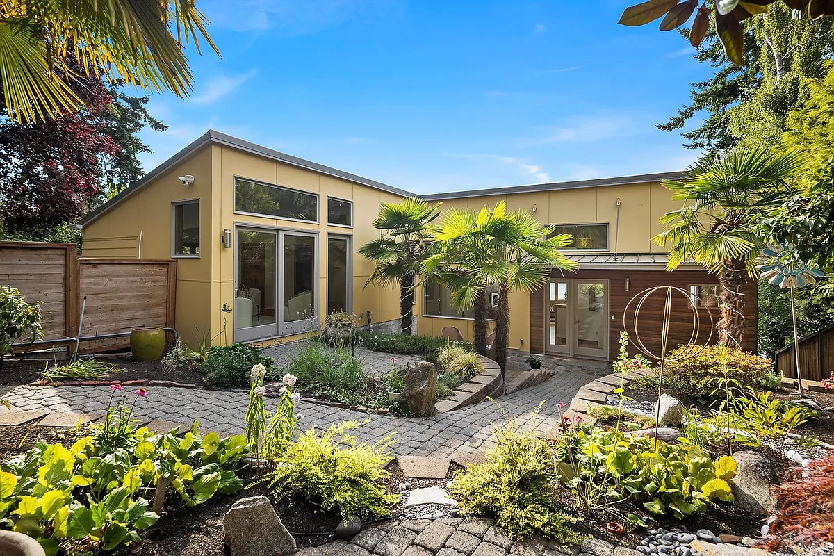 Building Photo - 16947 Maplewild Ave SW