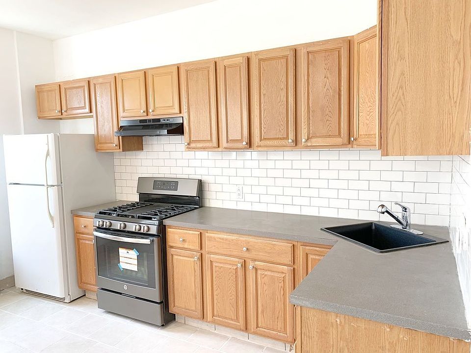 1st image of 394 Cornelia St #2R