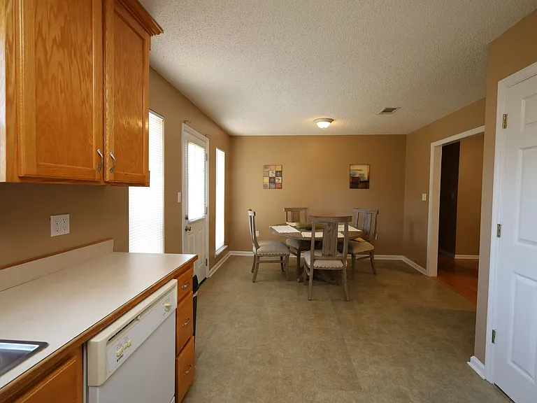 134 Pecan St — Photo 4