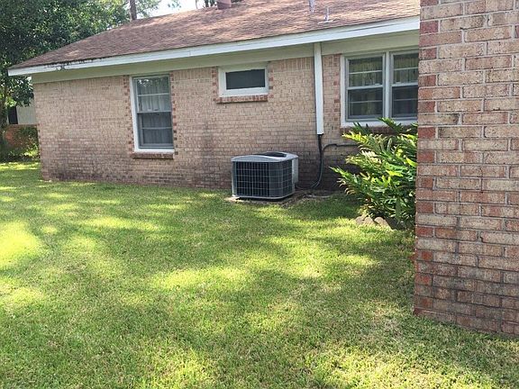 2nd image of 512 W Wyoming Dr