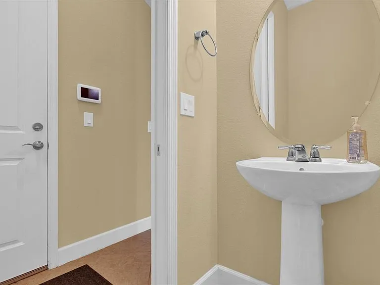 9219 Laureate Blvd — Photo 9